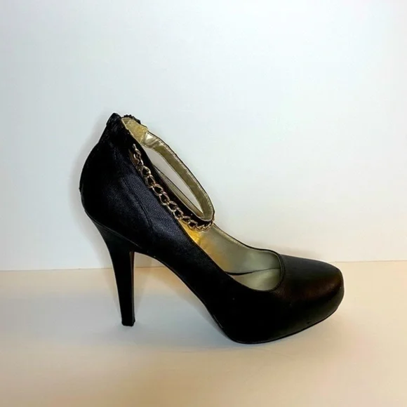 Black Heels - Picture 2 of 12